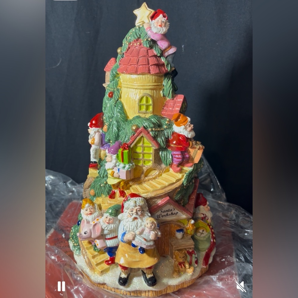 Fitz and Floyd Santa’s Workshop Music Box Playing Toyland Holida Musical Santa’